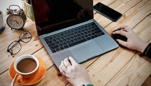 Telelavoro e smart working: consigli utili per allestire efficacemente la propria casa e organizzare al meglio la propria routine quotidiana.